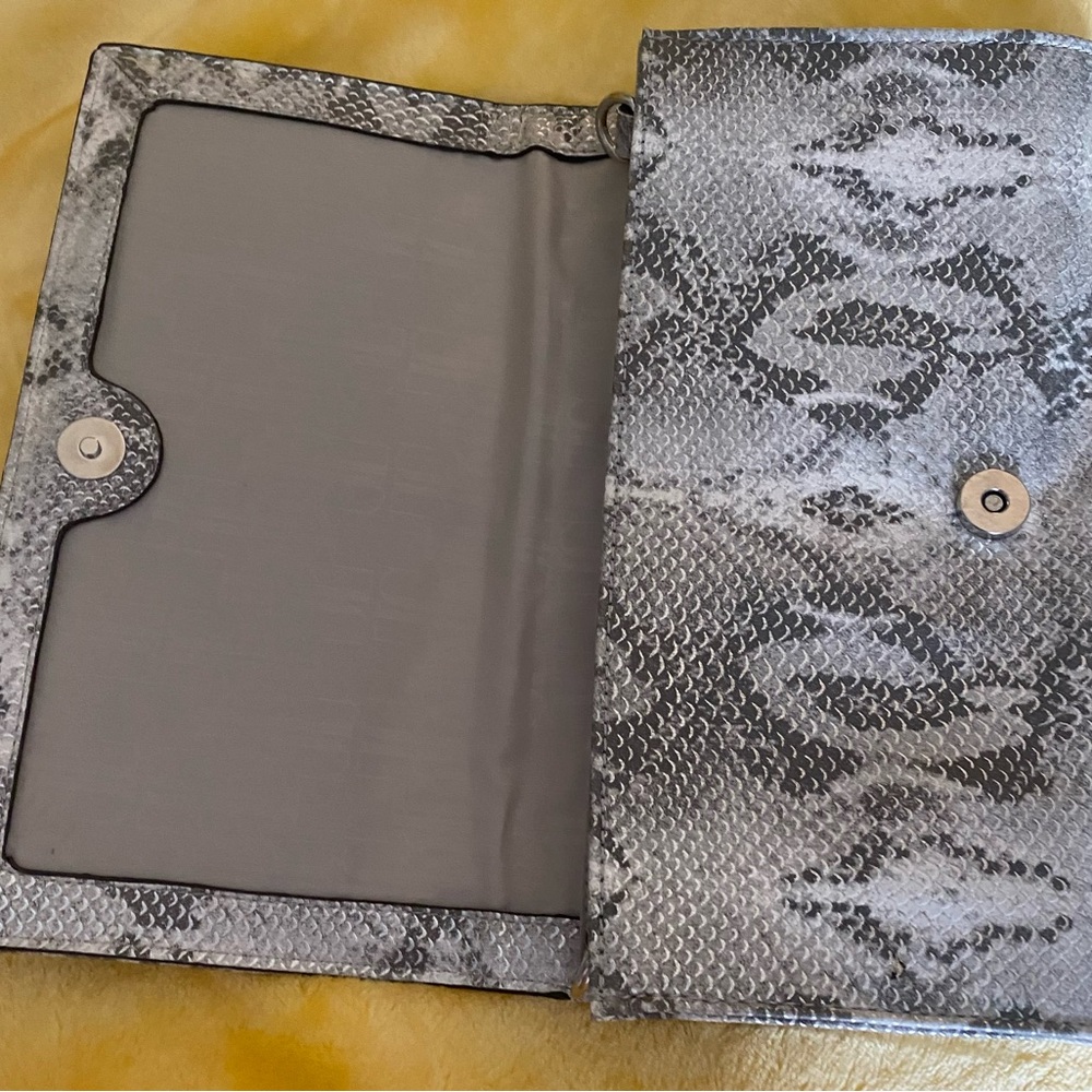 Chic Gray Patterned Clutch Jennifer Lopez - image 4